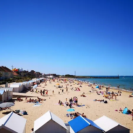 Proche - Parking Gratuit Et Prive - Terrasse Et Petit Jardin Cloture Courseulles-sur-Mer