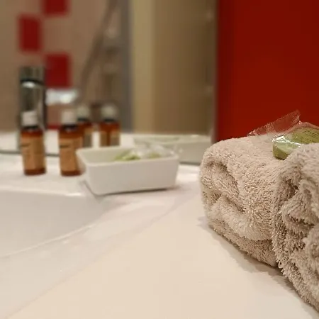 Proche - Parking Gratuit Et Prive - Terrasse Et Petit Jardin Cloture *