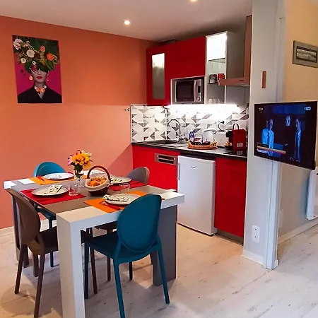 Proche - Parking Gratuit Et Prive - Terrasse Et Petit Jardin Cloture 公寓