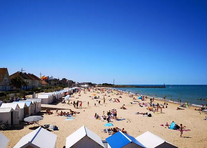 Proche - Parking Gratuit Et Prive - Terrasse Et Petit Jardin Cloture קורסיי-סור-מר