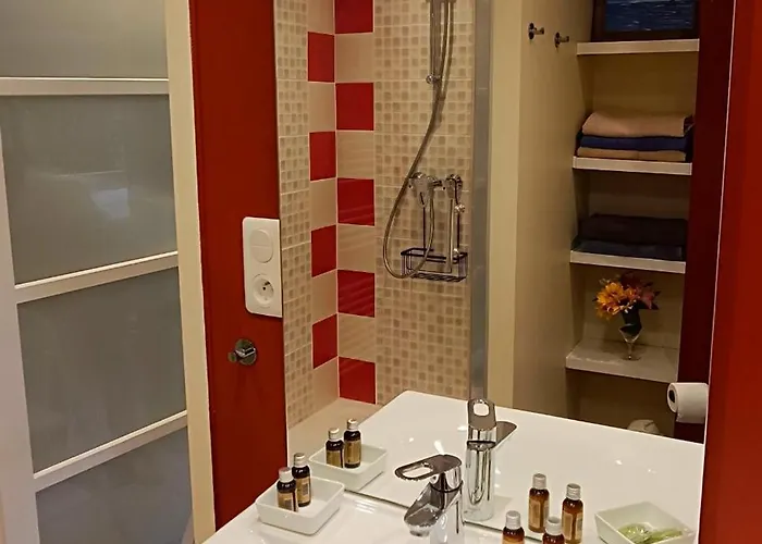 Proche - Parking Gratuit Et Prive - Terrasse Et Petit Jardin Cloture קורסיי-סור-מר