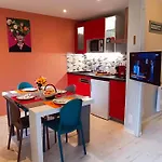 Proche - Parking Gratuit Et Privé - Terrasse Et Petit Jardin Clôturé Appartement