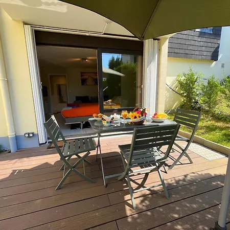 Proche - Parking Gratuit Et Privé - Terrasse Et Petit Jardin Clôturé * Courseulles-sur-Mer