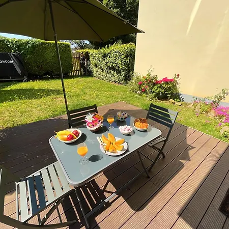Proche - Parking Gratuit Et Privé - Terrasse Et Petit Jardin Clôturé