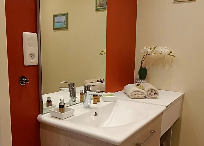 Apartament Proche - Parking Gratuit Et Prive - Terrasse Et Petit Jardin Cloture Courseulles-sur-Mer