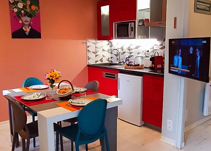 Proche - Parking Gratuit Et Prive - Terrasse Et Petit Jardin Cloture Apartament